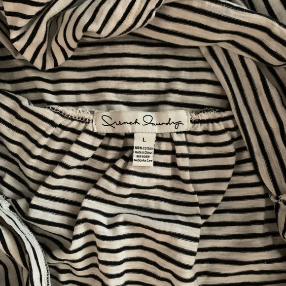 2 flowy tanks with crochet details - Picture 9 of 12